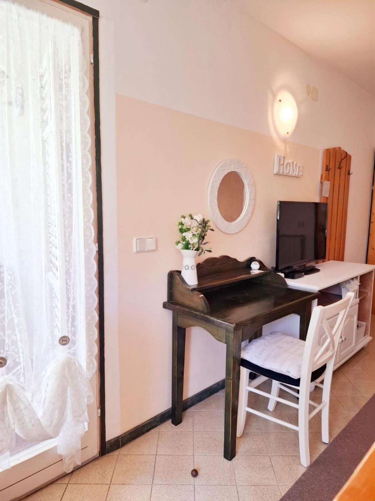 House Kate Apartment Ровин Екстериор снимка